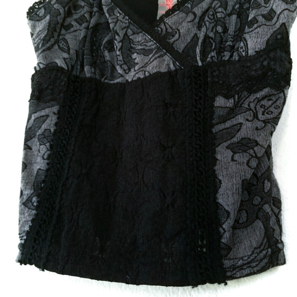 FREE PEOPLE 90's Cropped Surpluce Neck Baby Cami in Black Lace Womens Medium - Picture 4 of 7